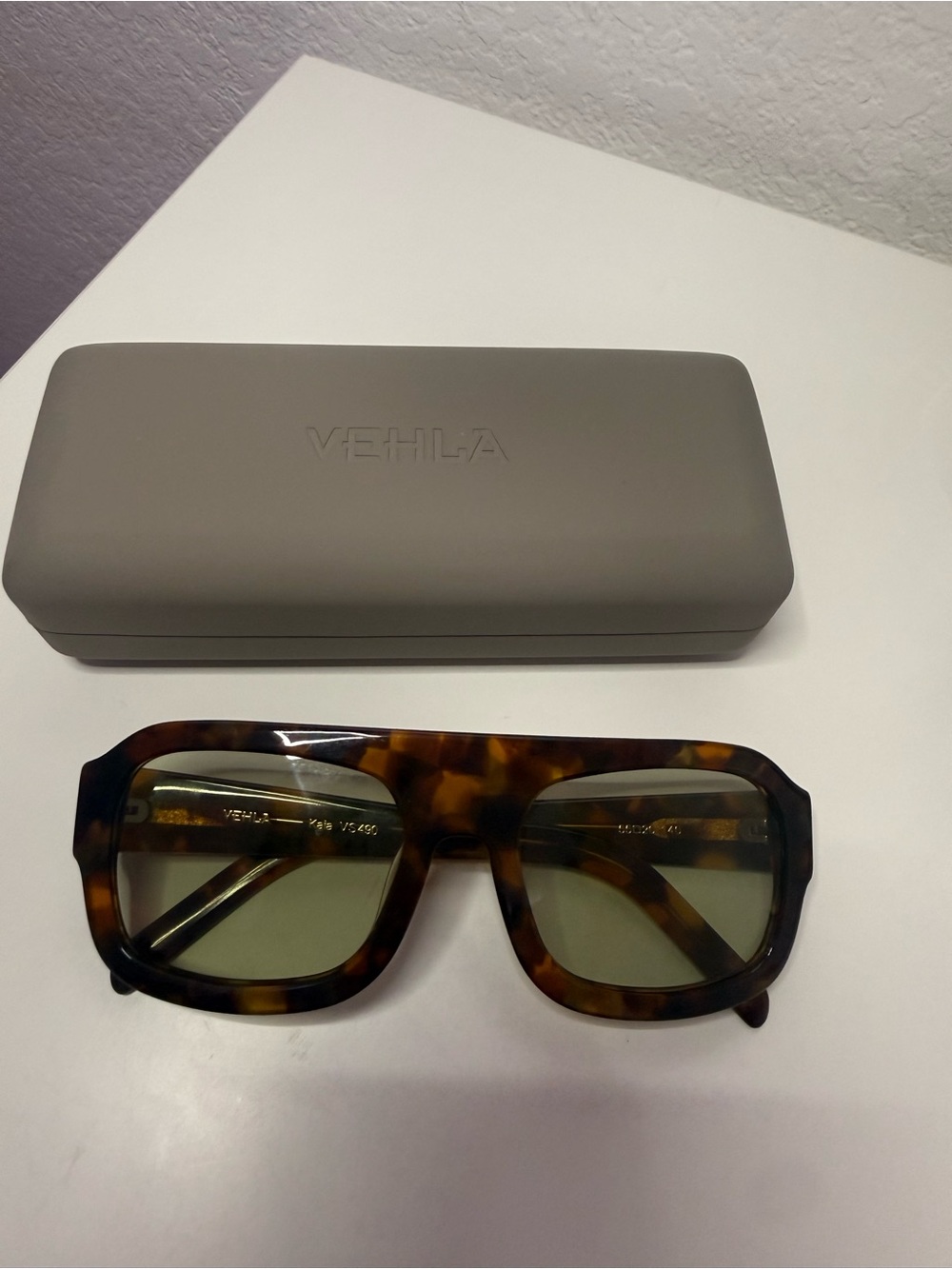 VEHLA Tortoiseshell Frame Sunglasses with Green Lenses